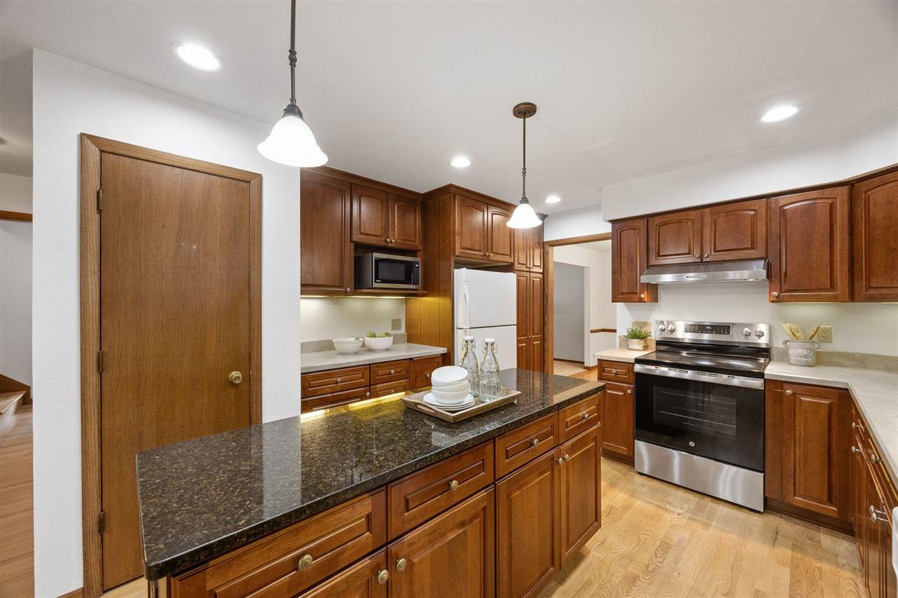 2283 Cae Drive Iowa City IA 52246