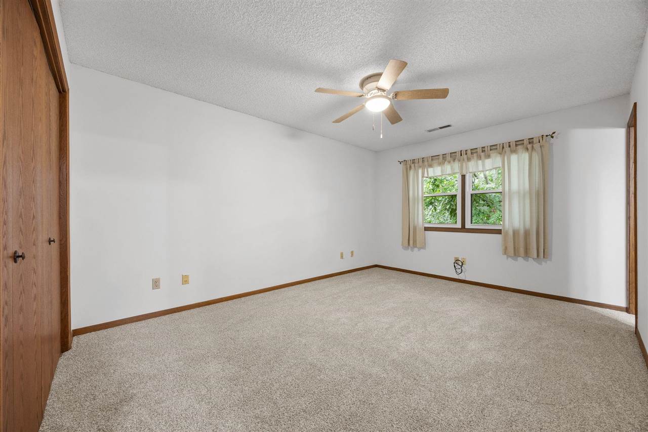 2283 Cae Drive Iowa City IA 52246