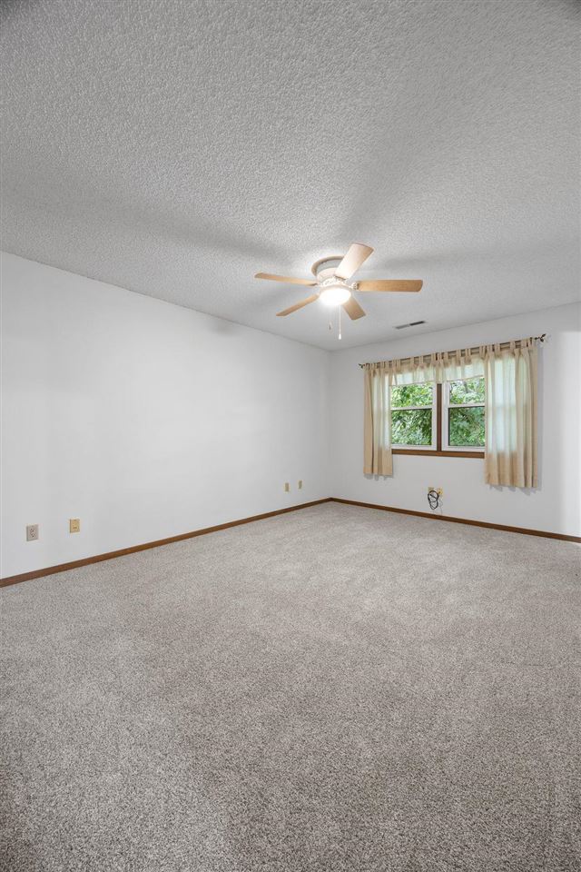 2283 Cae Drive Iowa City IA 52246