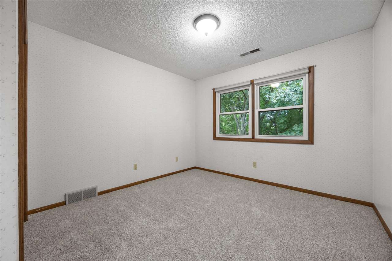 2283 Cae Drive Iowa City IA 52246