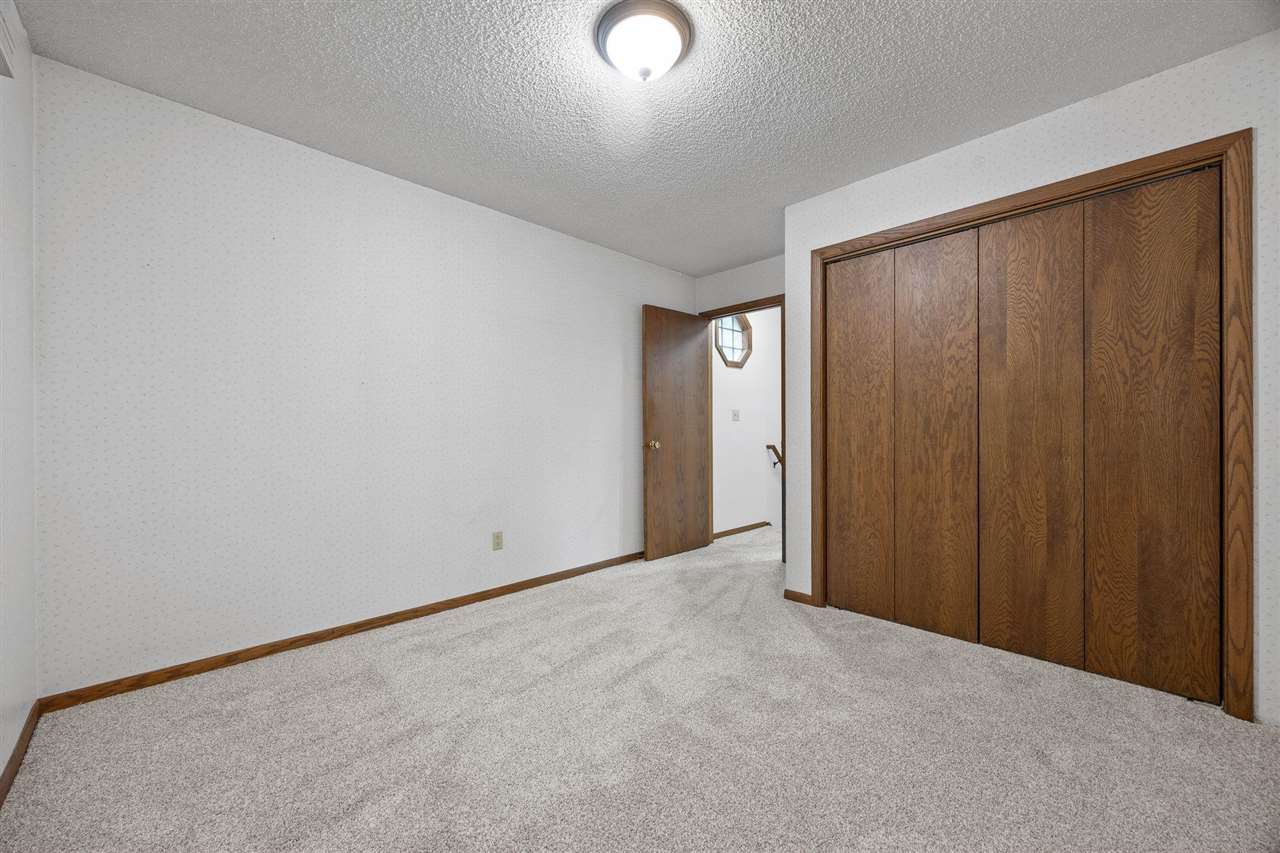 2283 Cae Drive Iowa City IA 52246