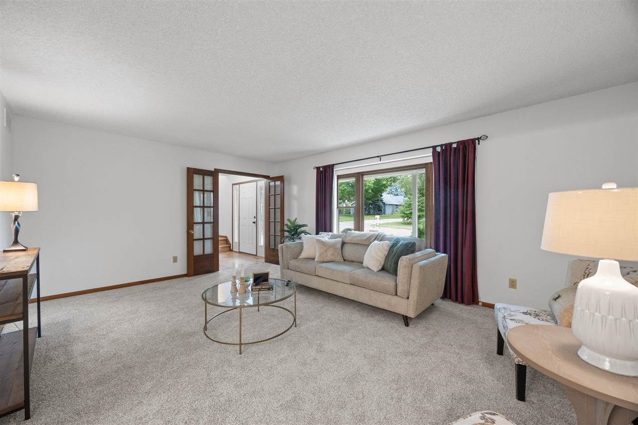 2283 Cae Drive Iowa City IA 52246
