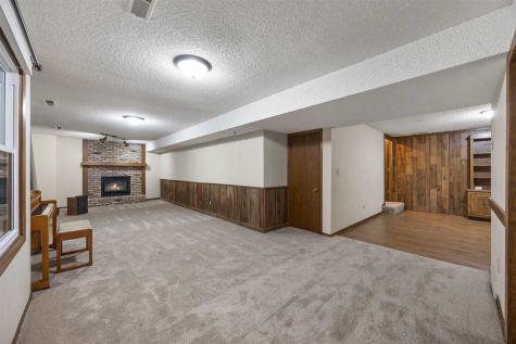 2283 Cae Drive Iowa City IA 52246