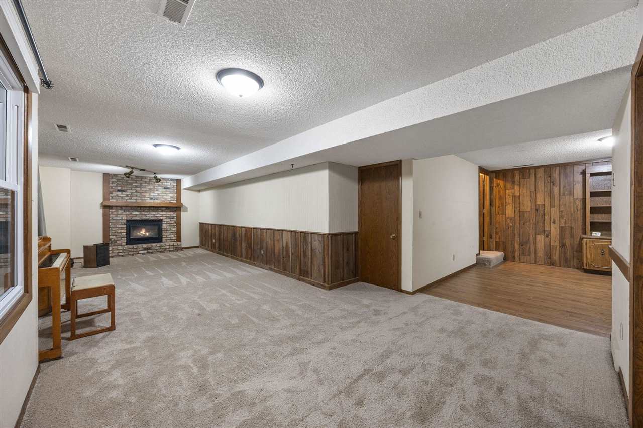 2283 Cae Drive Iowa City IA 52246