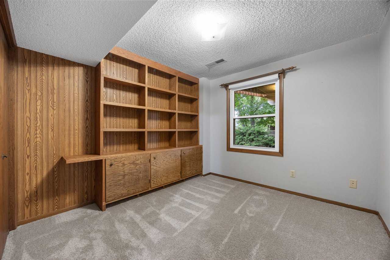 2283 Cae Drive Iowa City IA 52246