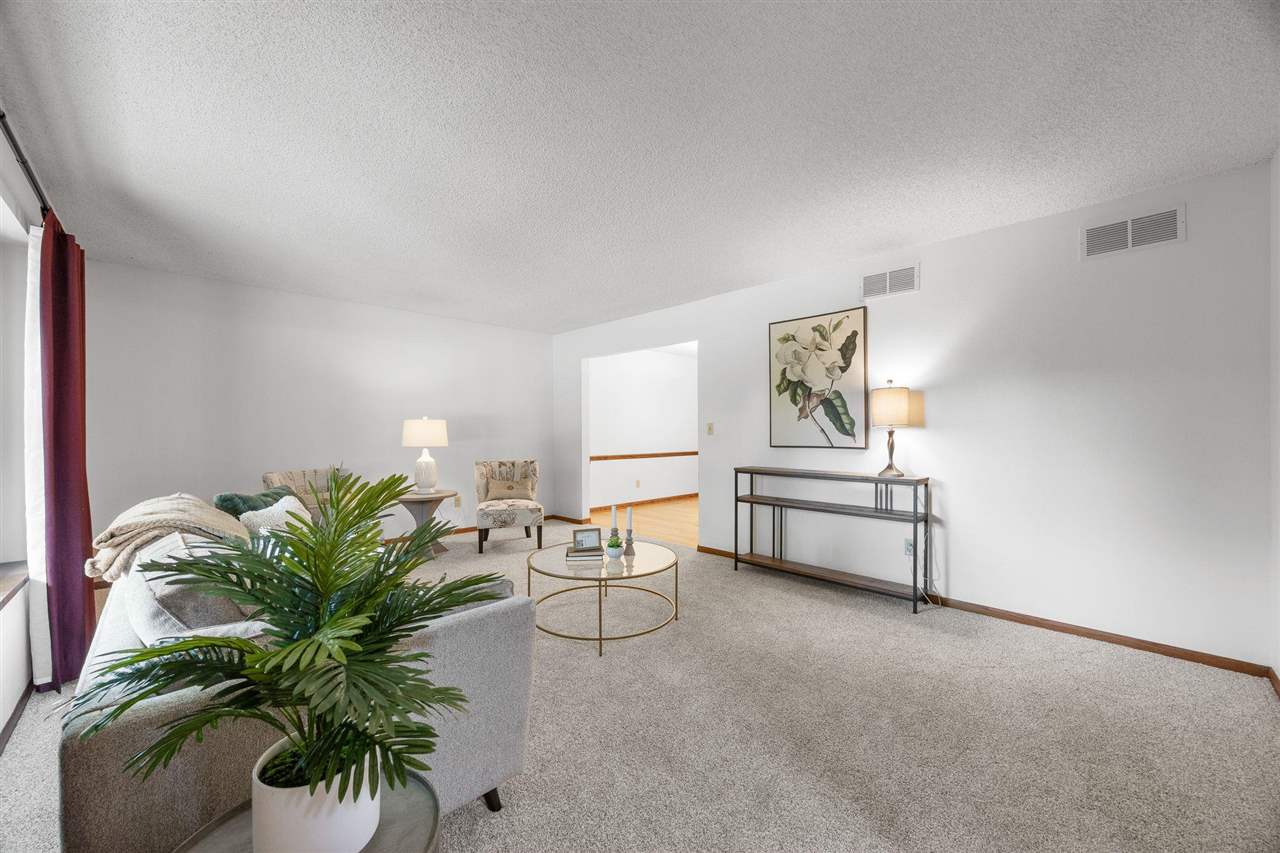 2283 Cae Drive Iowa City IA 52246