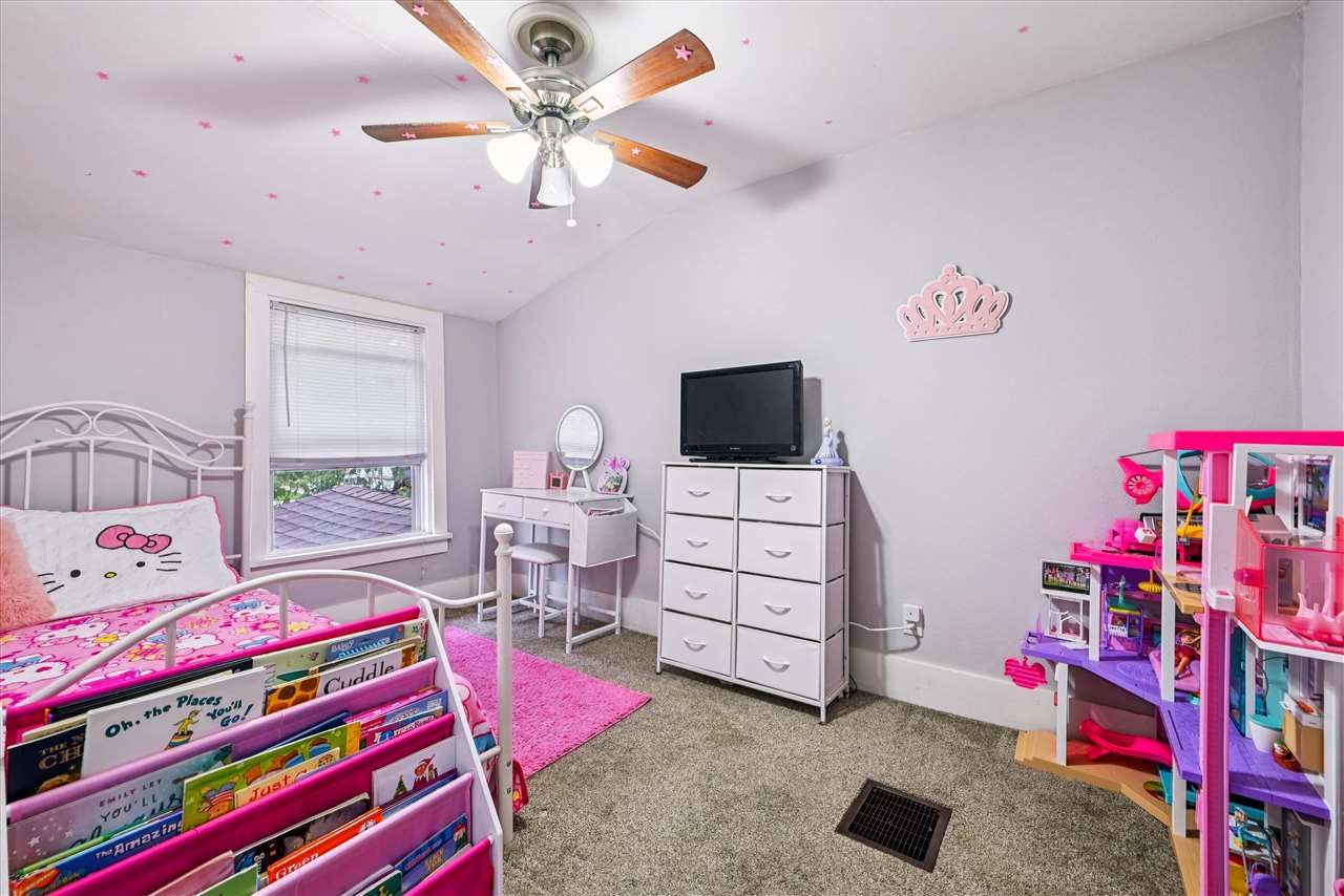 648 SW 22nd Avenue Cedar Rapids IA 52404