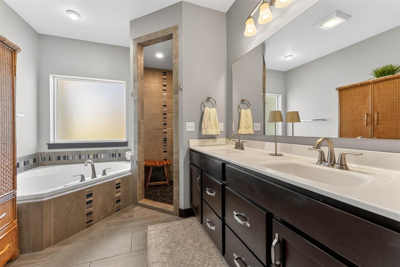 2040 Stone Creek Circle North Liberty IA 52317