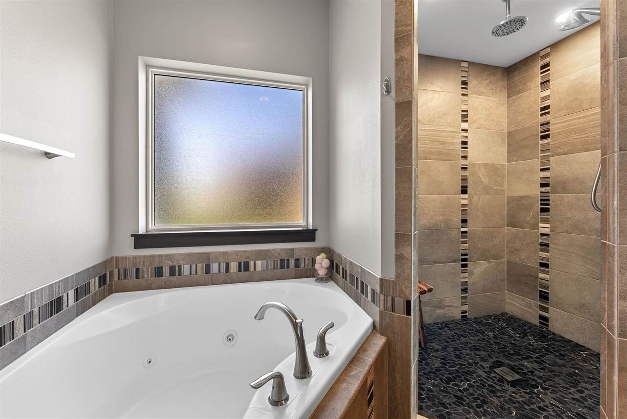 2040 Stone Creek Circle North Liberty IA 52317