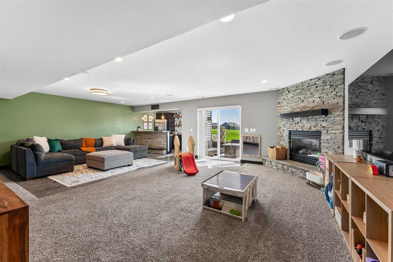 2040 Stone Creek Circle North Liberty IA 52317