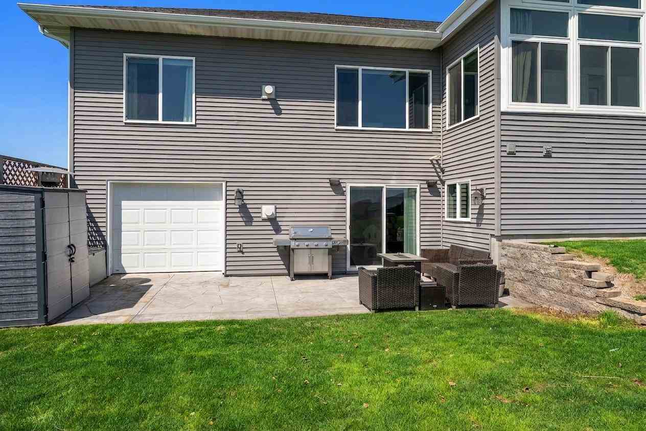 2040 Stone Creek Circle North Liberty IA 52317
