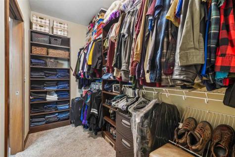 909 Aster Court Fairfax IA 52228