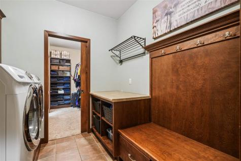 909 Aster Court Fairfax IA 52228