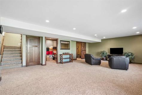 909 Aster Court Fairfax IA 52228