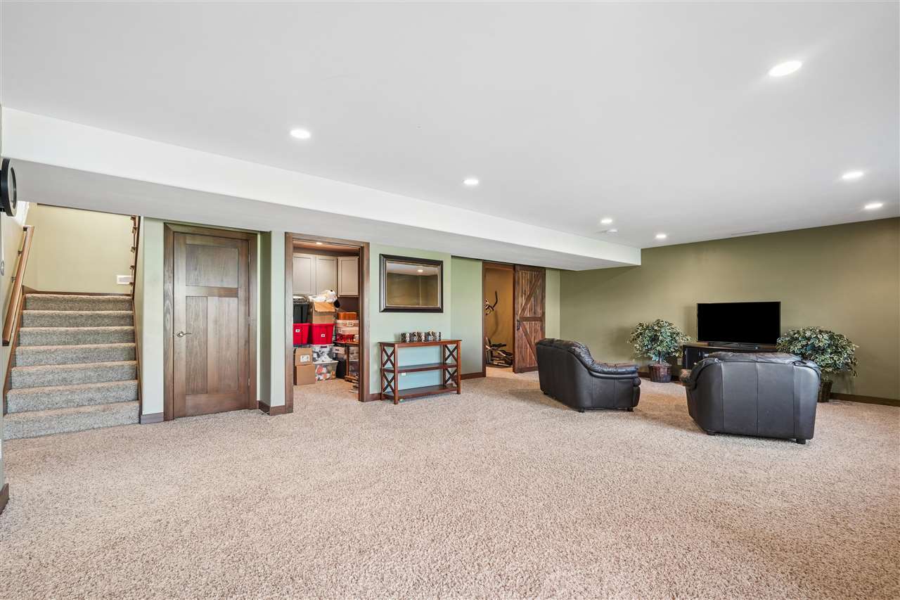 909 Aster Court Fairfax IA 52228