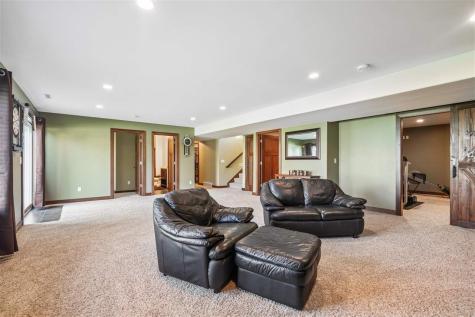 909 Aster Court Fairfax IA 52228