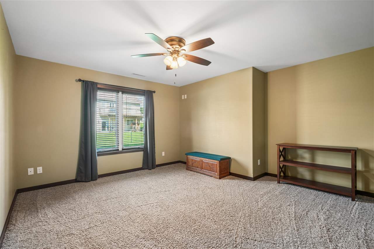 909 Aster Court Fairfax IA 52228