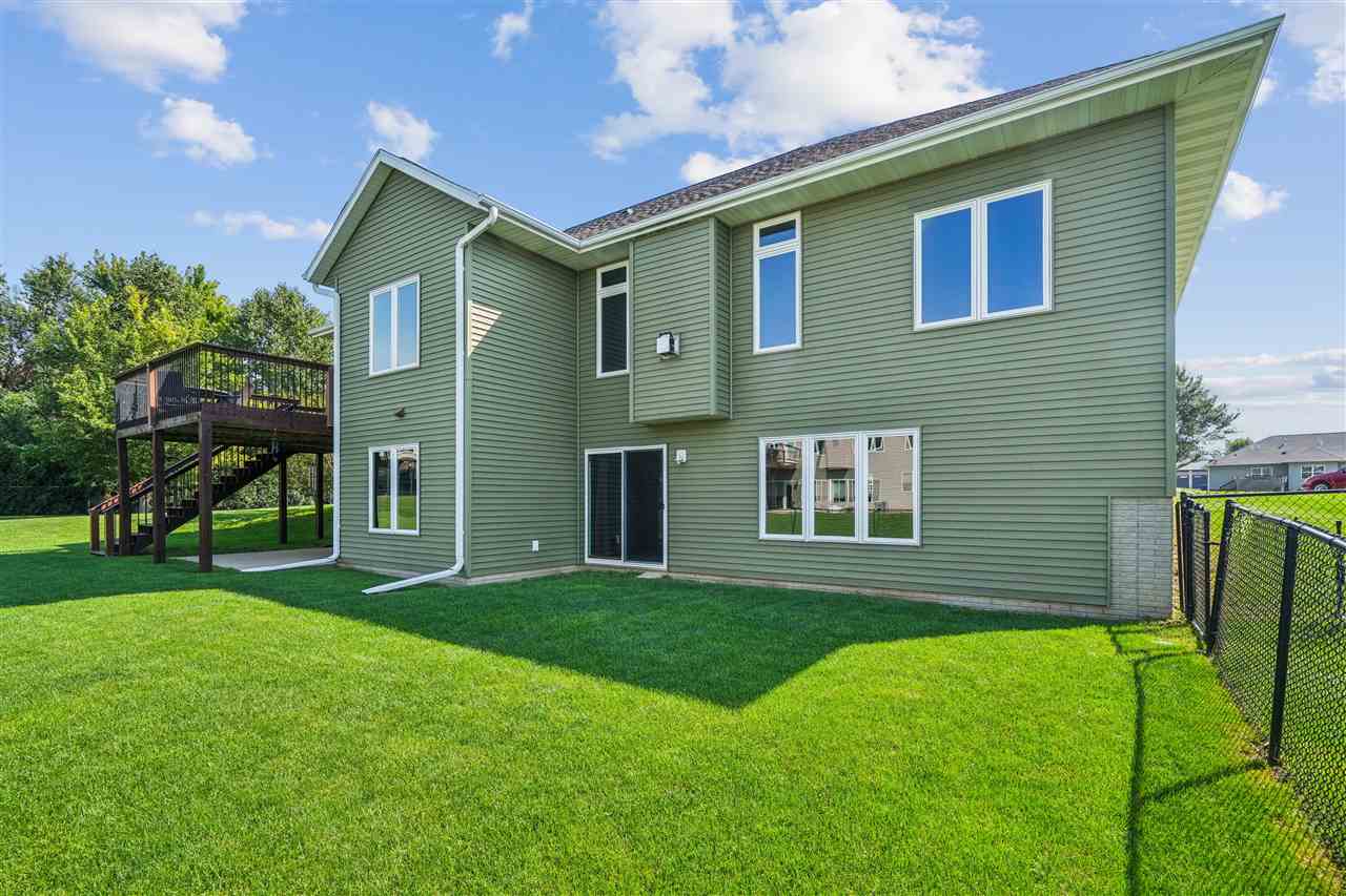 909 Aster Court Fairfax IA 52228