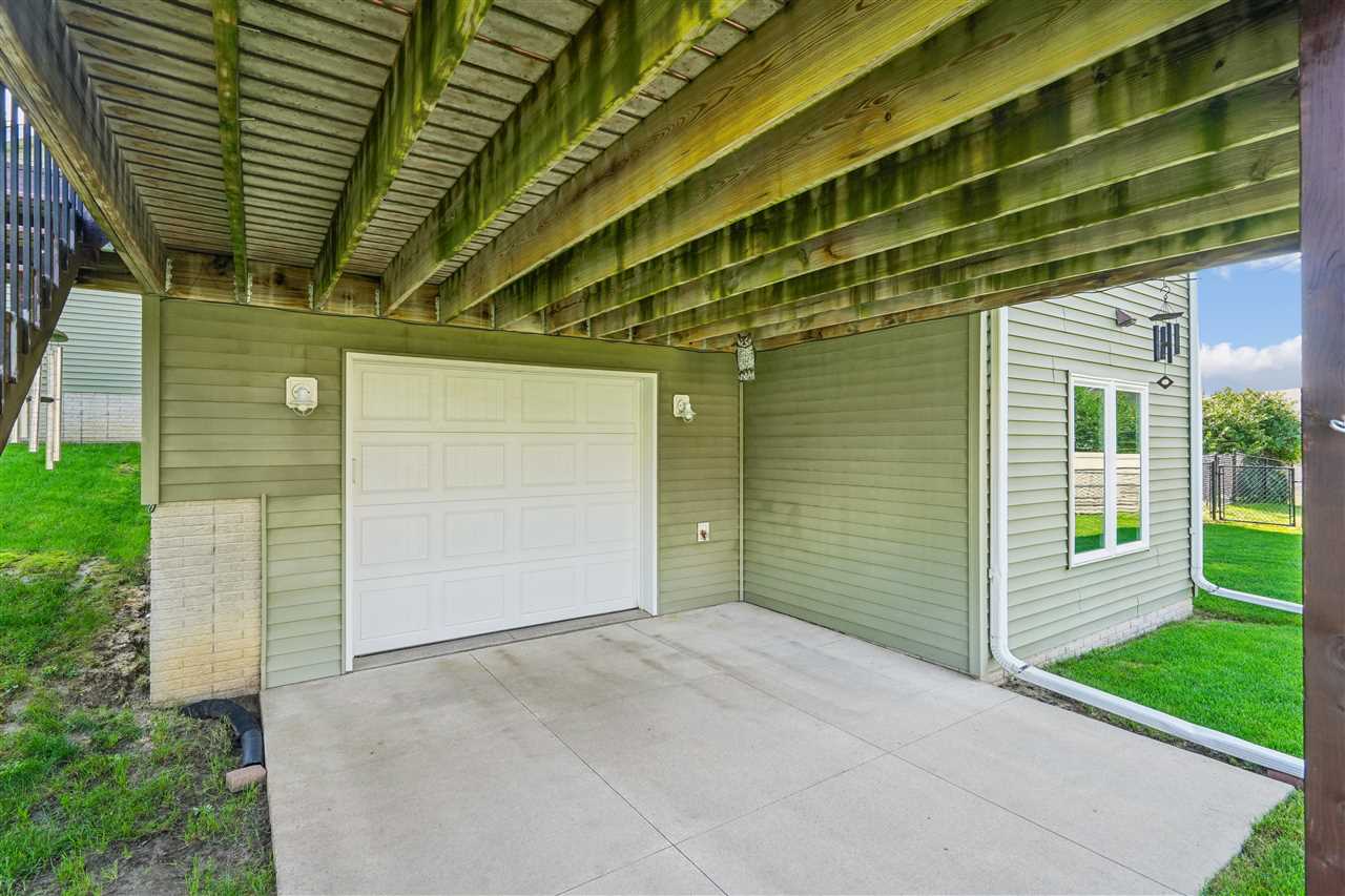 909 Aster Court Fairfax IA 52228