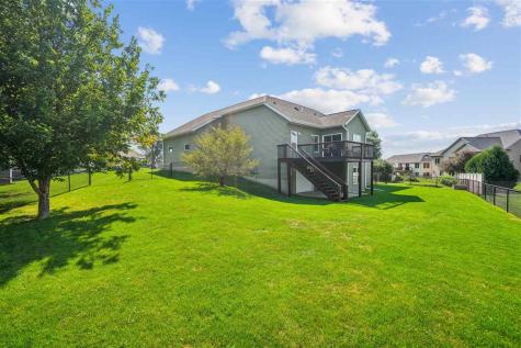909 Aster Court Fairfax IA 52228