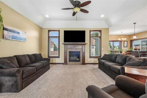909 Aster Court Fairfax IA 52228
