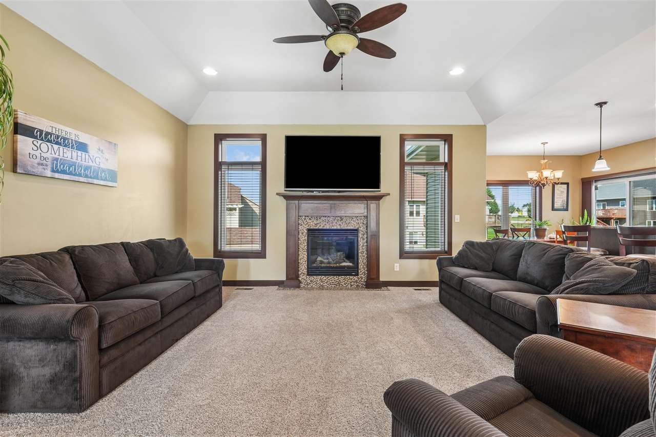 909 Aster Court Fairfax IA 52228