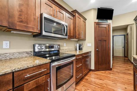 909 Aster Court Fairfax IA 52228