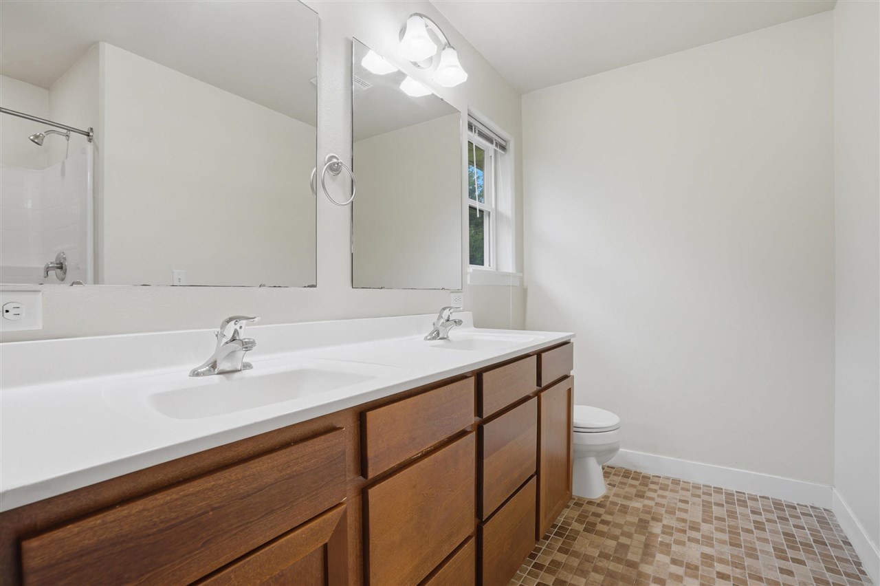 59 Whitechapel Drive Iowa City IA 52245