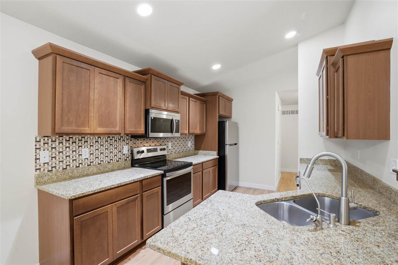 59 Whitechapel Drive Iowa City IA 52245