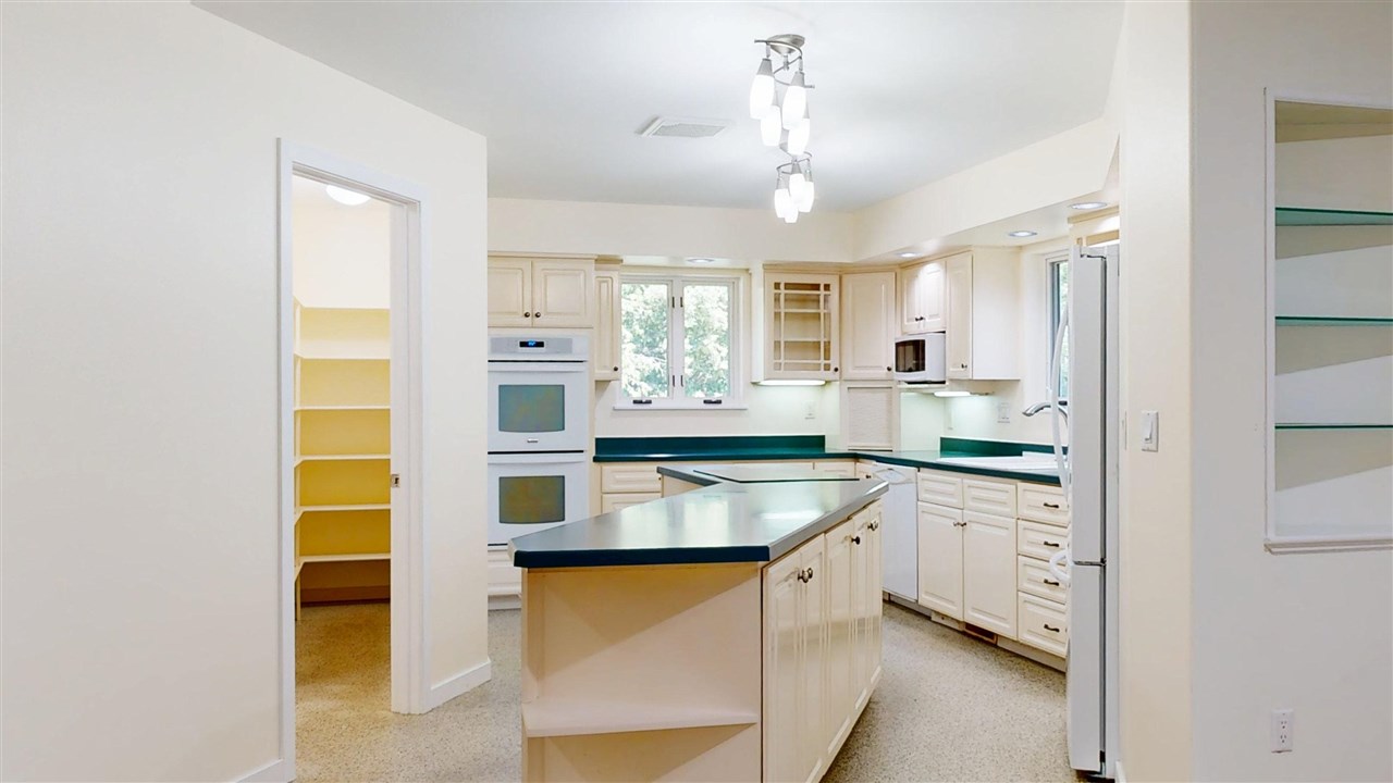419 Elmira Street Iowa City IA 52245