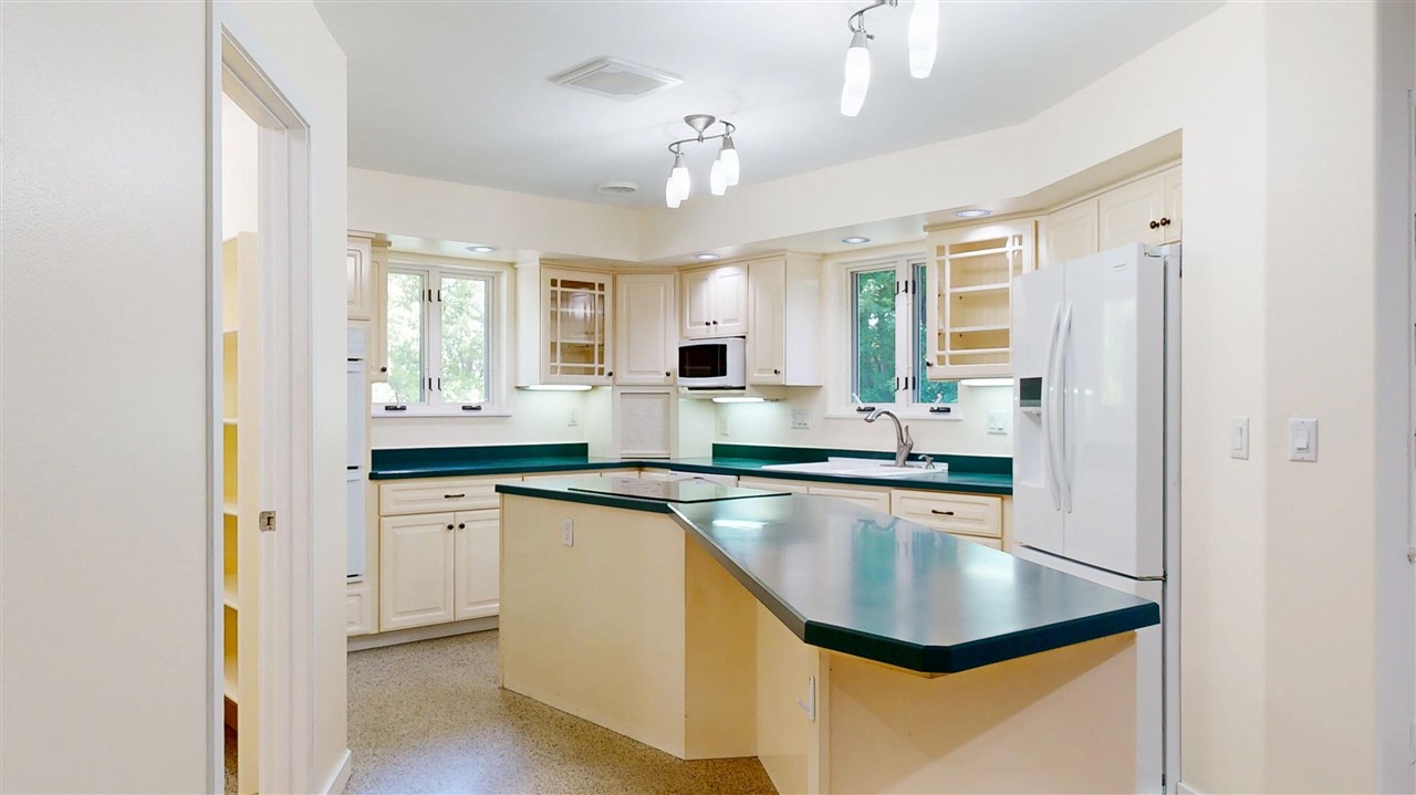 419 Elmira Street Iowa City IA 52245