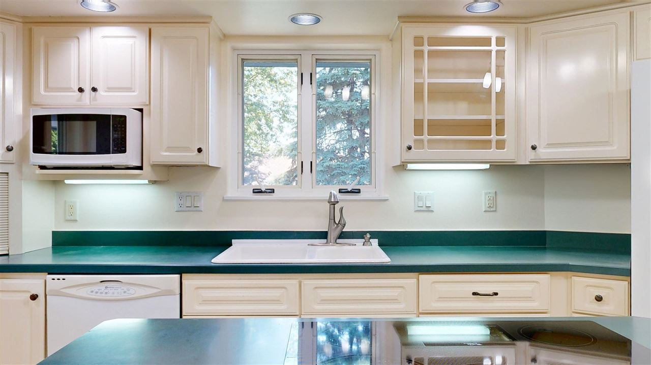 419 Elmira Street Iowa City IA 52245