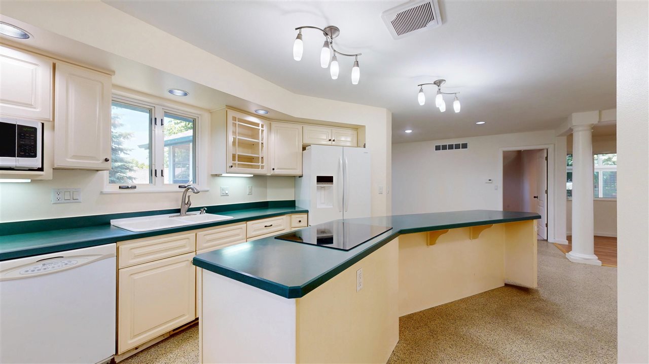 419 Elmira Street Iowa City IA 52245