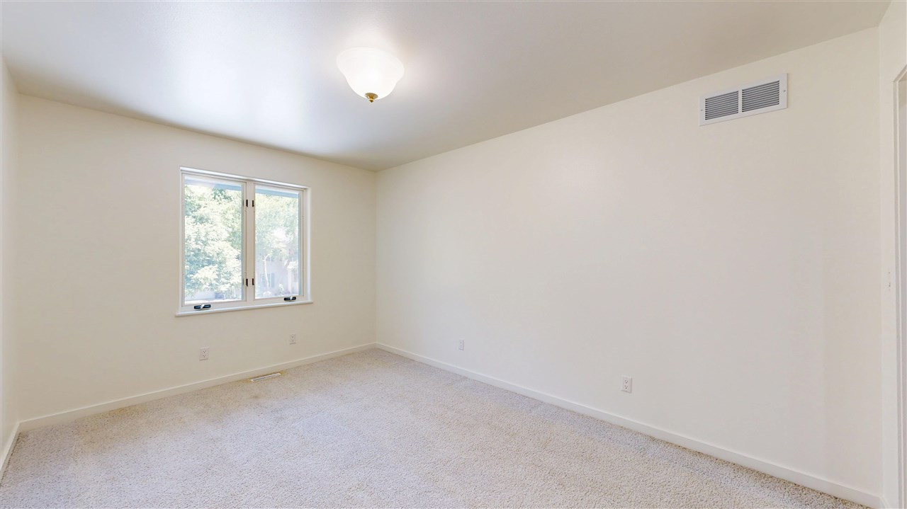 419 Elmira Street Iowa City IA 52245