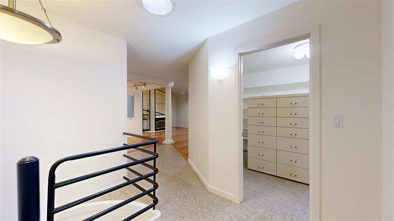 419 Elmira Street Iowa City IA 52245