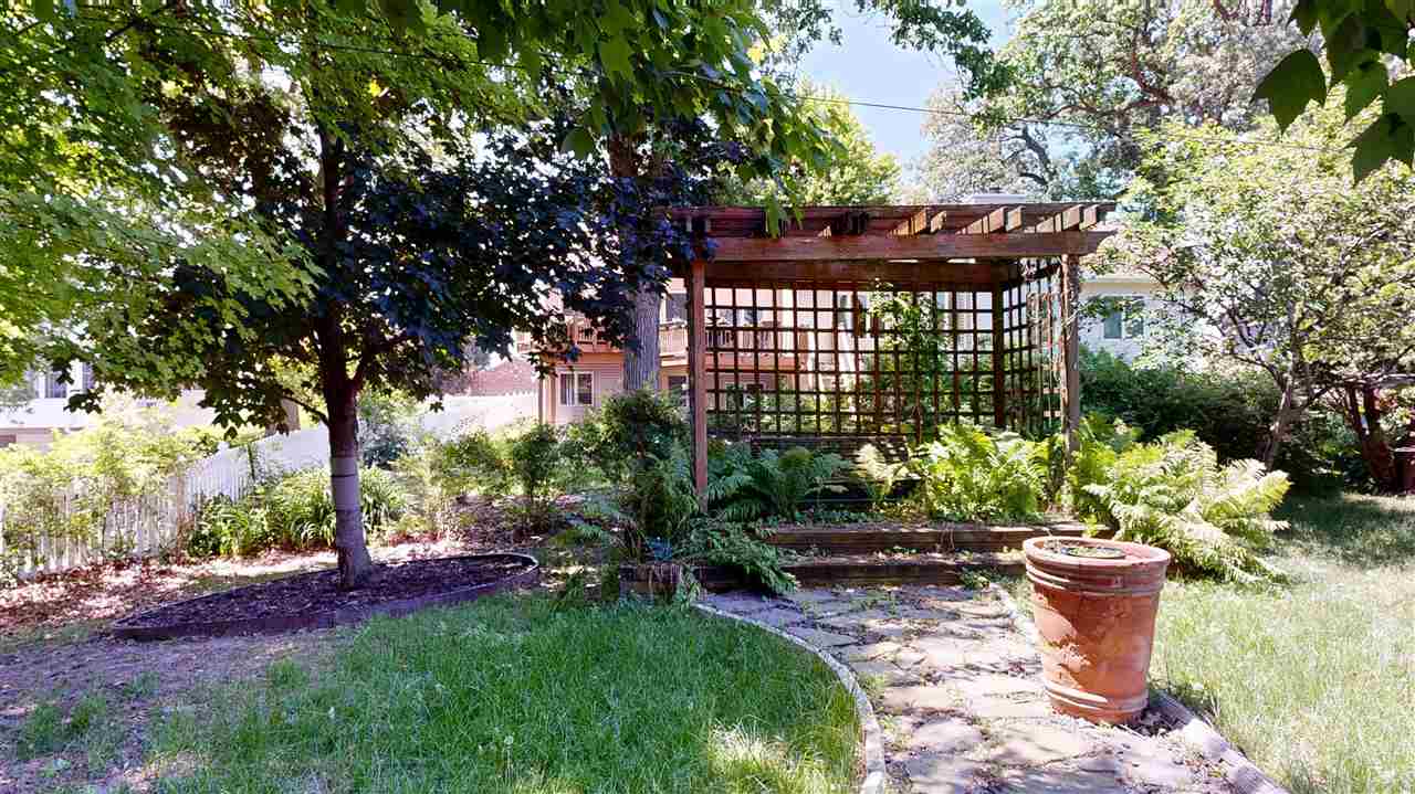 419 Elmira Street Iowa City IA 52245