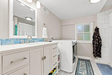 516 Fairchild Street Iowa City IA 52245