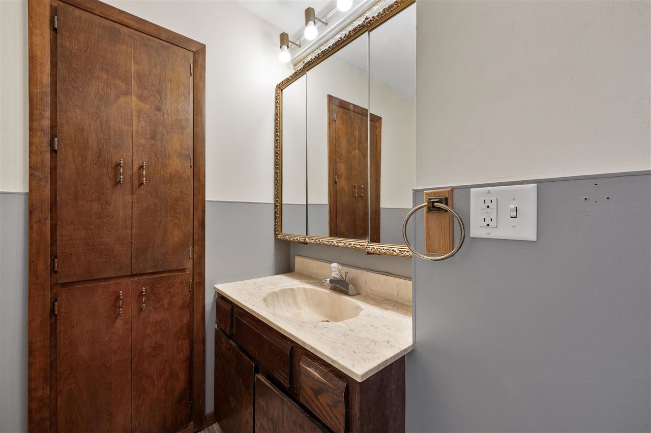 401 7th Avenue Clarence IA 52216