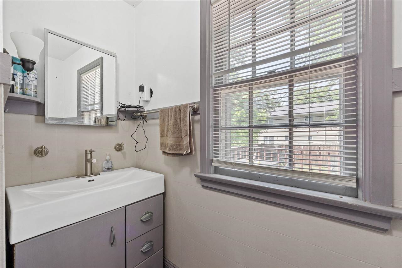 911 S Van Buren Street Iowa City IA 52240