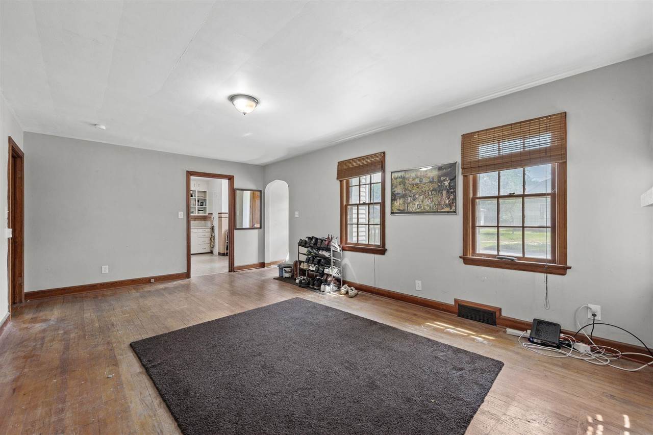 911 S Van Buren Street Iowa City IA 52240