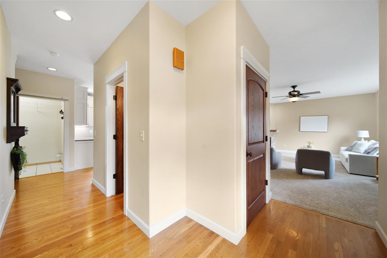 860 Forest Edge Drive Coralville IA 52241