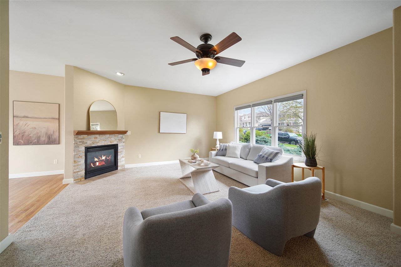 860 Forest Edge Drive Coralville IA 52241