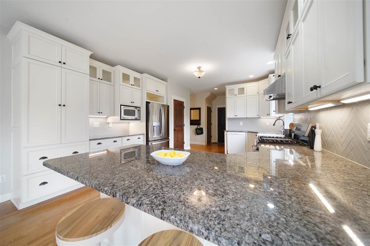 860 Forest Edge Drive Coralville IA 52241