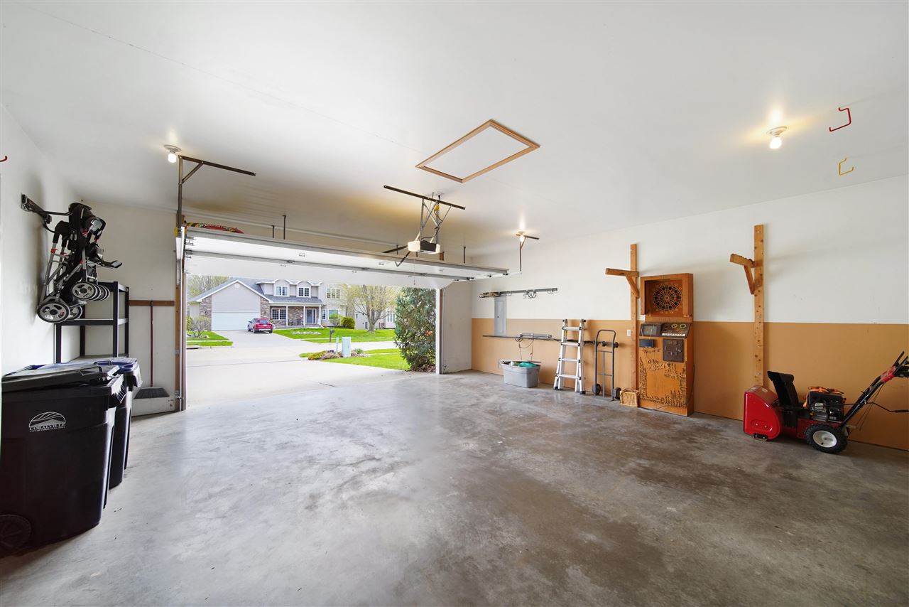 860 Forest Edge Drive Coralville IA 52241