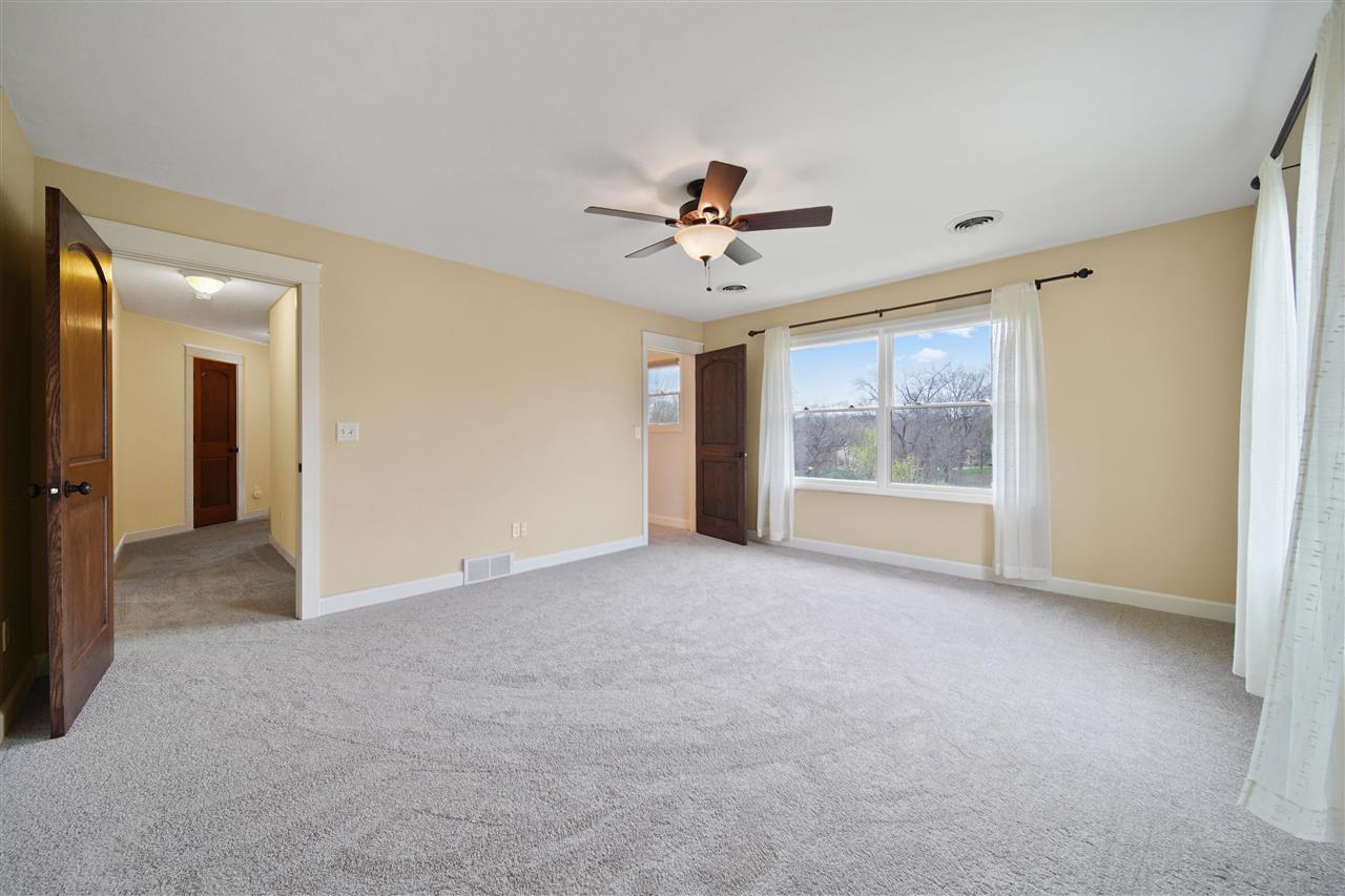 860 Forest Edge Drive Coralville IA 52241
