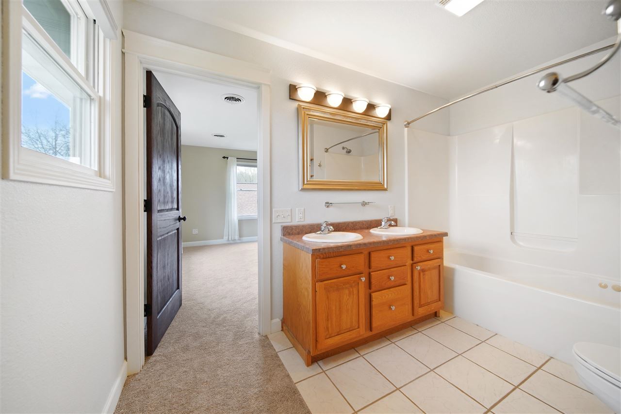 860 Forest Edge Drive Coralville IA 52241