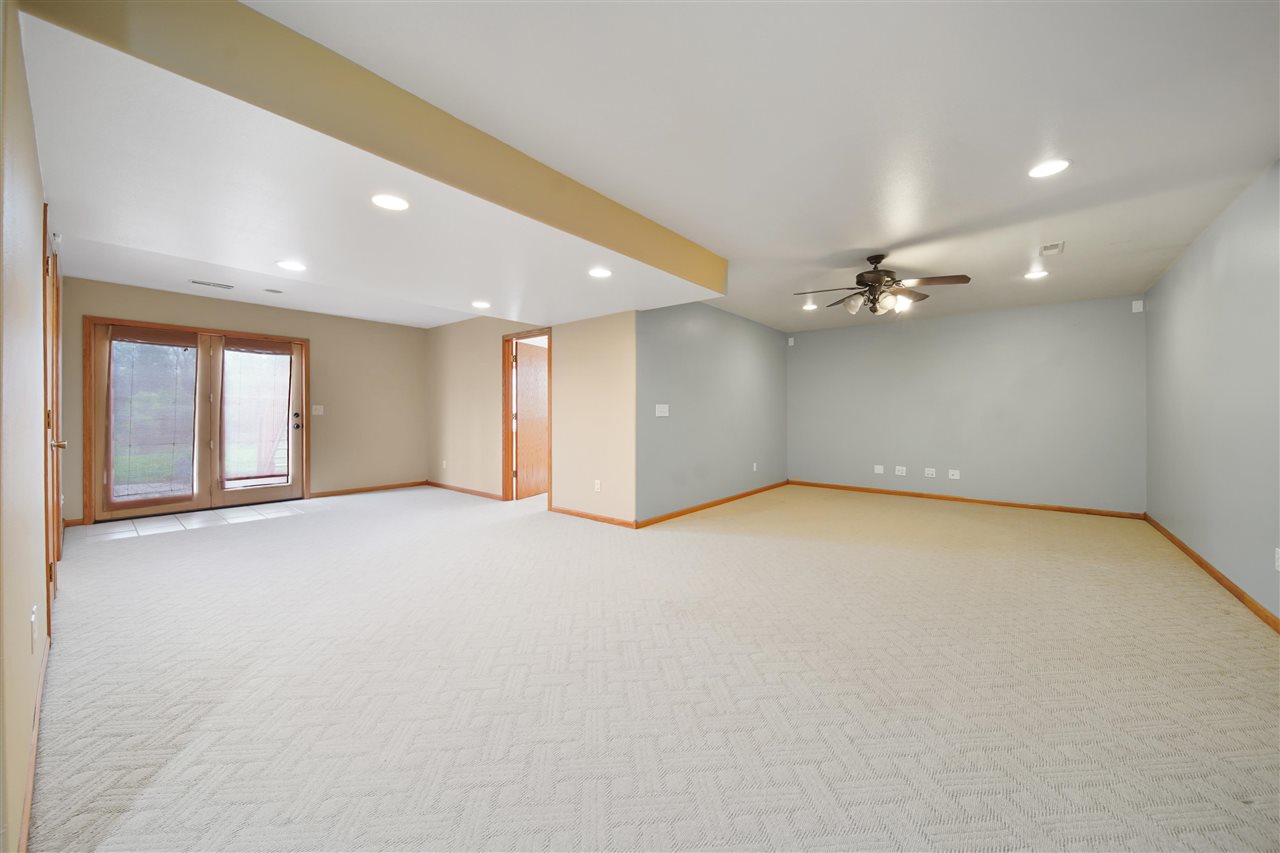 860 Forest Edge Drive Coralville IA 52241
