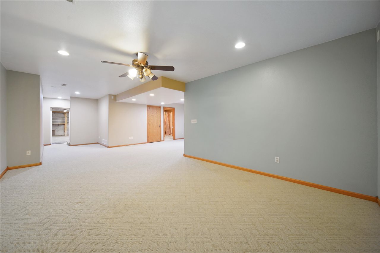860 Forest Edge Drive Coralville IA 52241