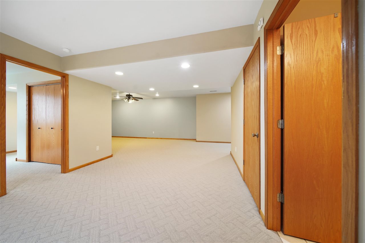 860 Forest Edge Drive Coralville IA 52241