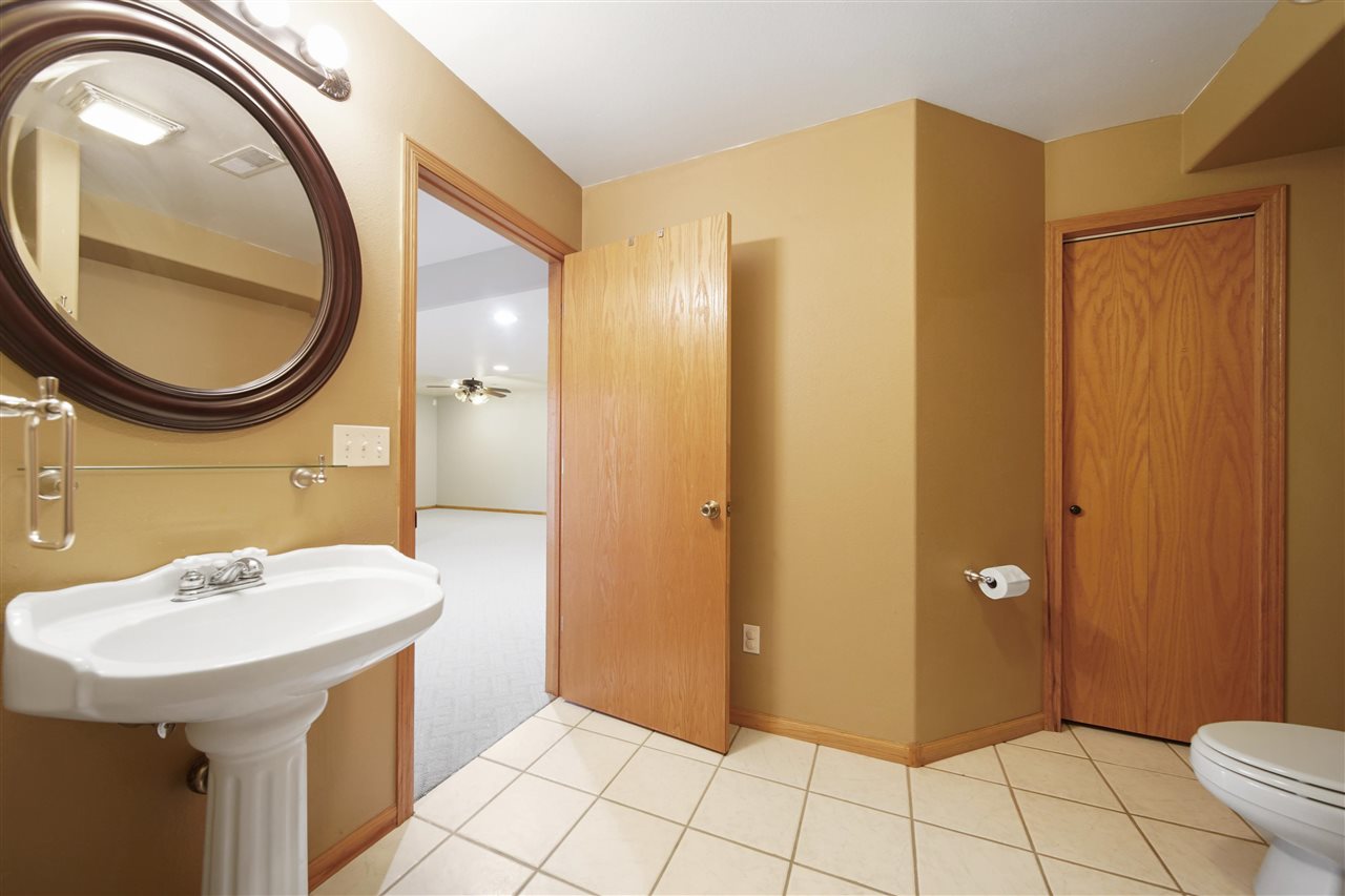 860 Forest Edge Drive Coralville IA 52241